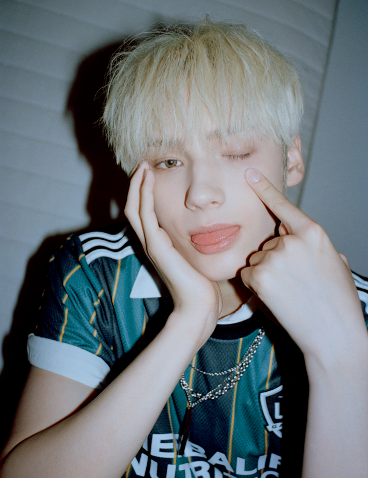 фото с Weverse Magazine 