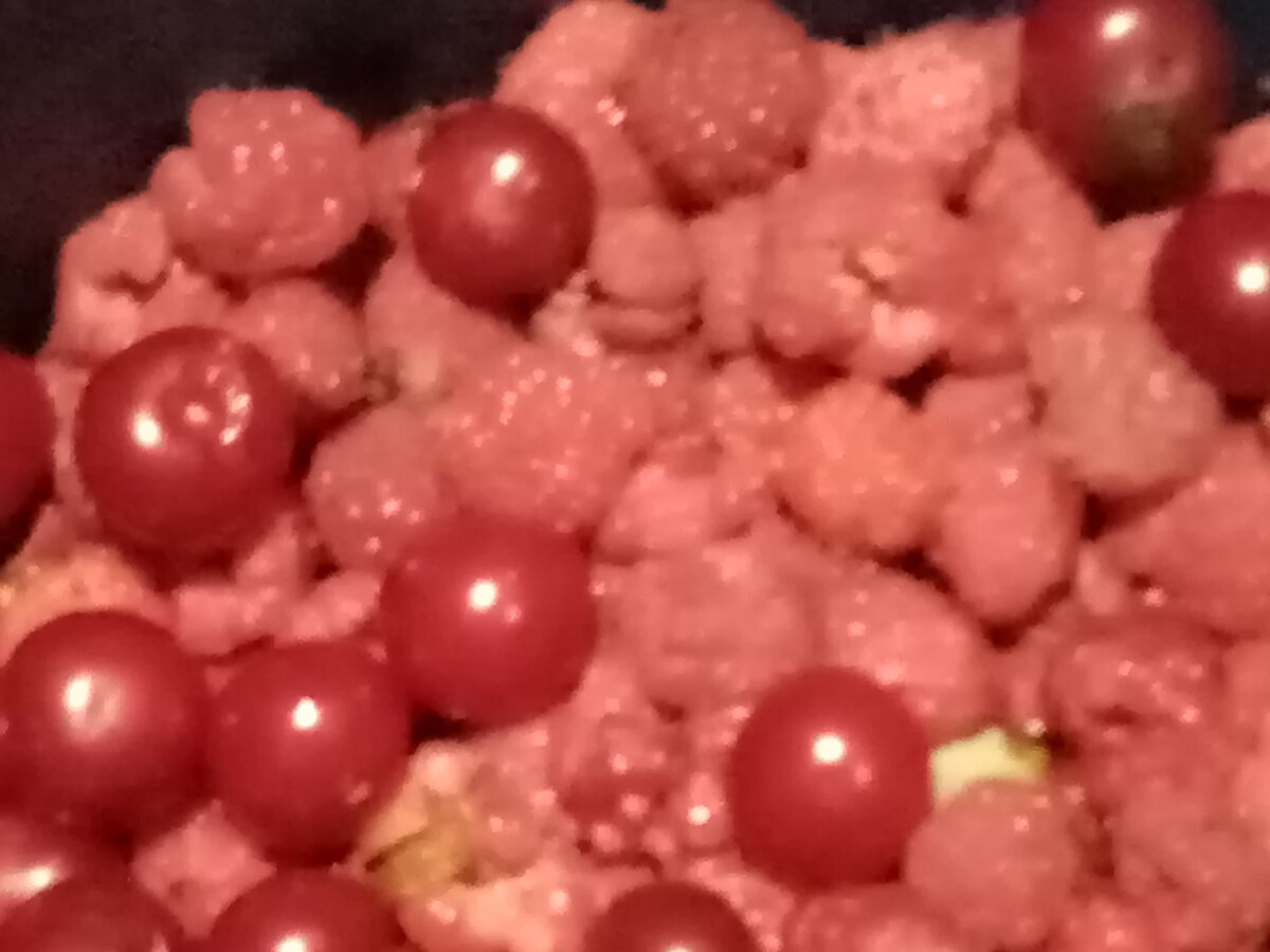 Малина, вишня