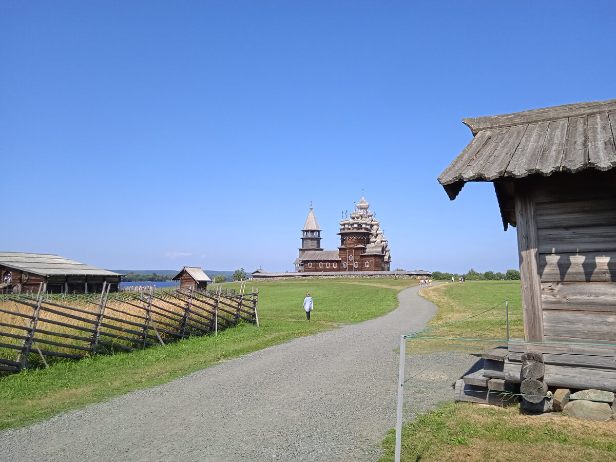 храм в кижах без единого гвоздя. памятники истории и культуры карелии кратко 4 класс. храм в кижах без единого гвоздя. комплекс выстроенный без единого гвоздя 4 буквы. кижи карелия церковь без единого гвоздя.