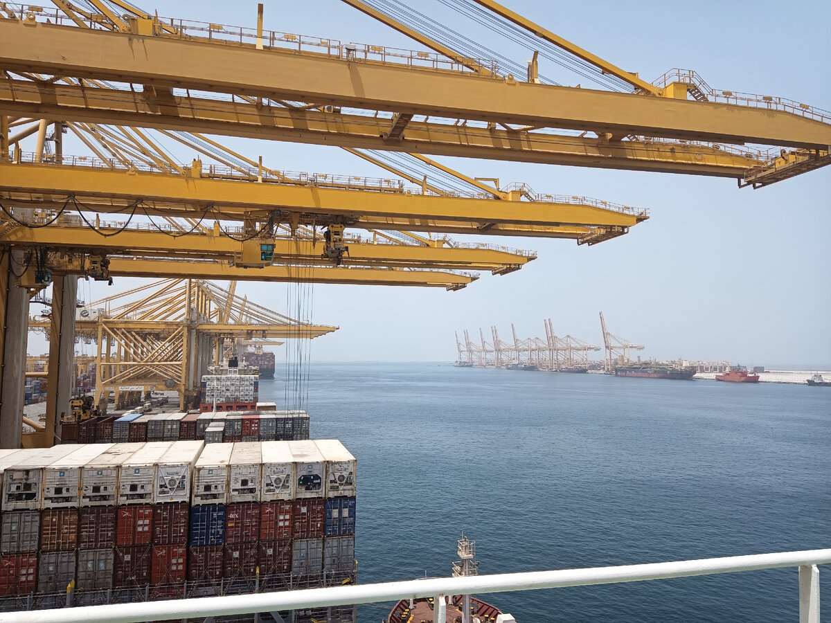 В порту Дубая Джебел Али