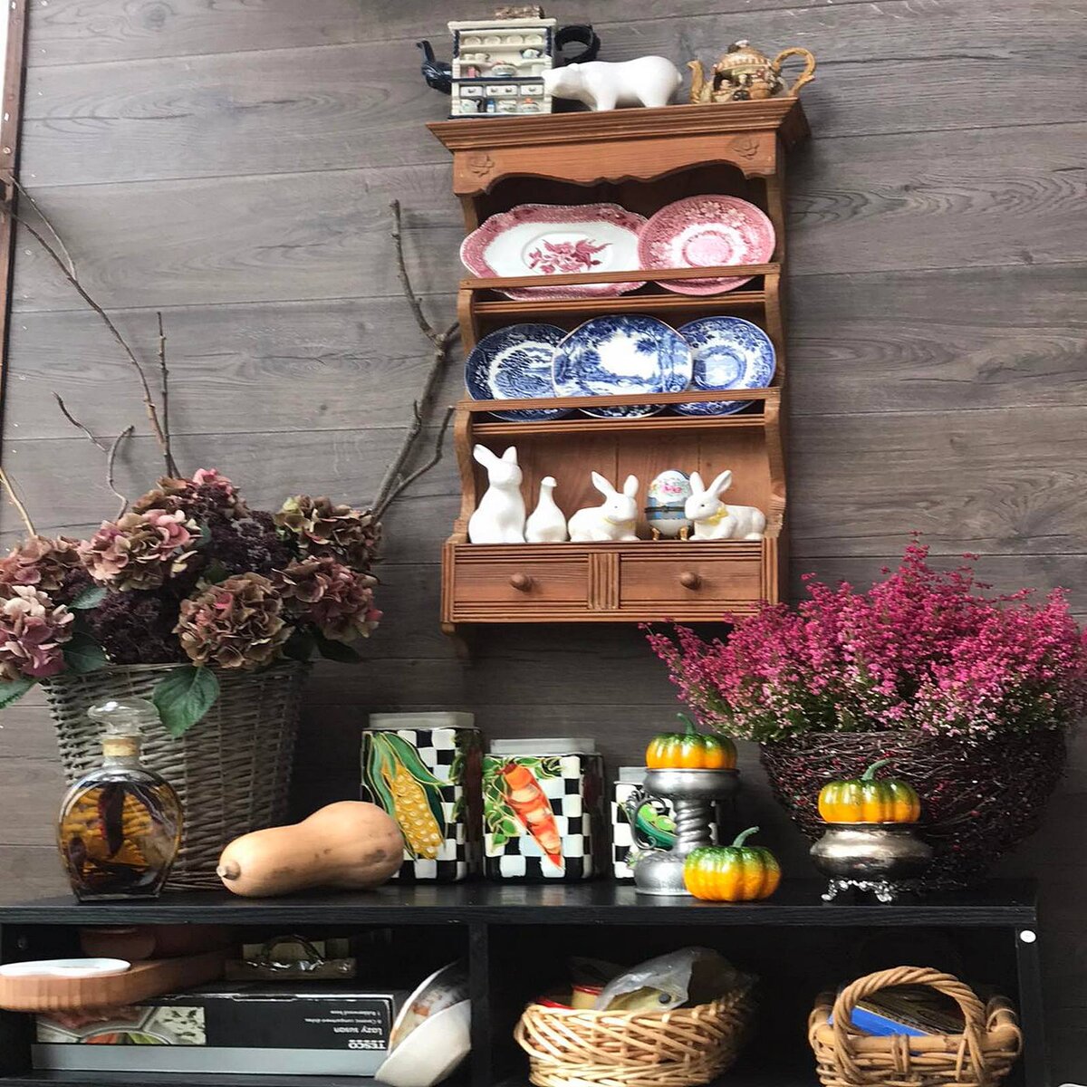 Даже на террасе у моей подруги красиво и уютно.