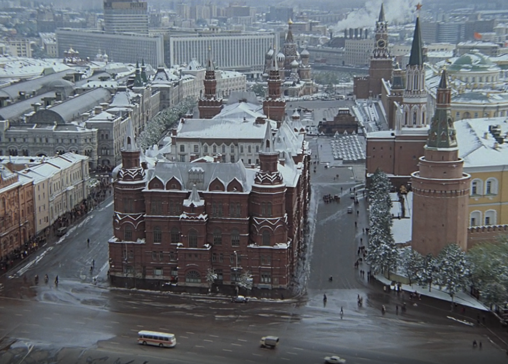 Кадр из фильма "Служебный роман".