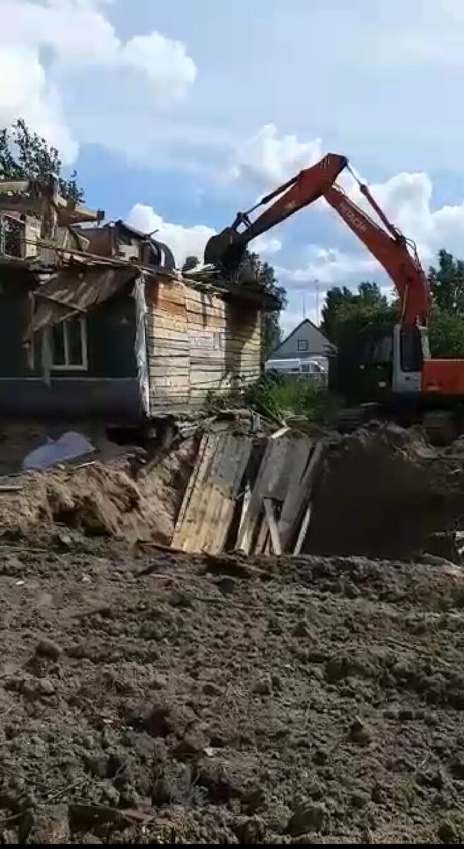 Дом семьи Мерсиановых закопали в яму в прошлом году