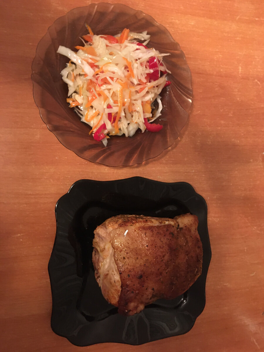 Мясо запекала целиком, потом уже нарезала на порции 