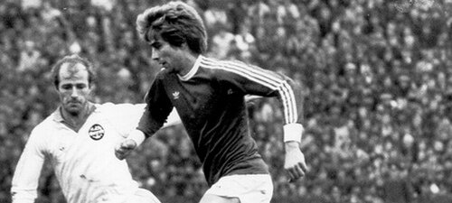 Александр Андрющенко (в темной форме).