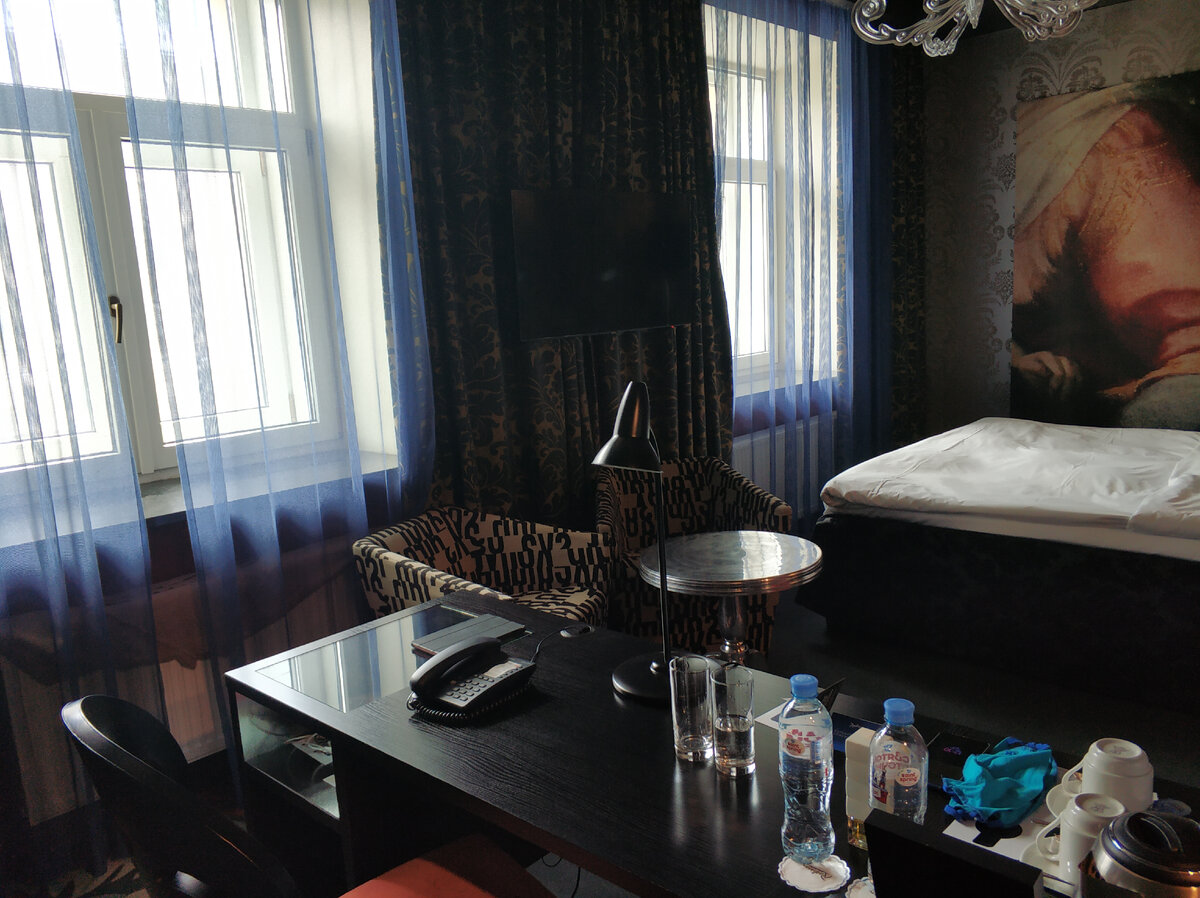 Необычный интерьер номера.