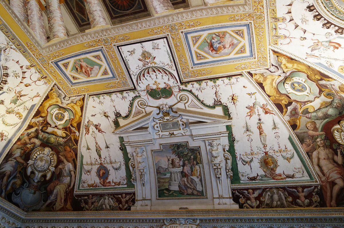  Уцелевшая роспись потолков, середина XVI века. Вилла д’Эсте, Тиволи 