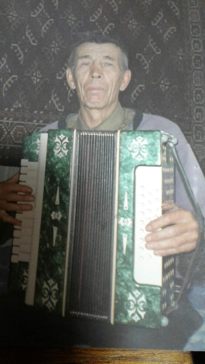 После инсульта он 2 года лежит парализован и я ухаживаю за ним.