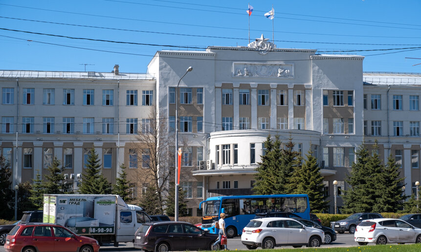 Напомним, что 20 января перевести сотрудников на удалёнку на фоне распространения штамма омикрон призвал работодателей премьер-министр РФ Михаил Мишустин. Сегодня стало известно, что на дистанционный формат работы переходят правительство РФ, а также федеральные министерства и ведомства, их территориальные подразделения и подведомственные организации