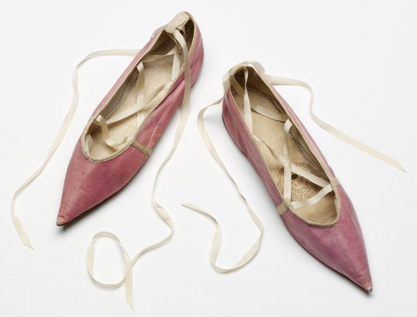 Бальные туфли с завязками времён Джейн Остин. 