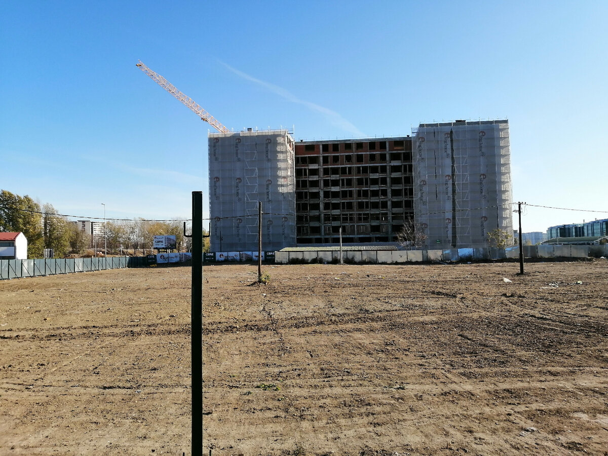 Строительство - одна из самых популярных в Сербии отраслей для трудоустройства. На фото автора - Нови-Београд, район старого аэропорта.