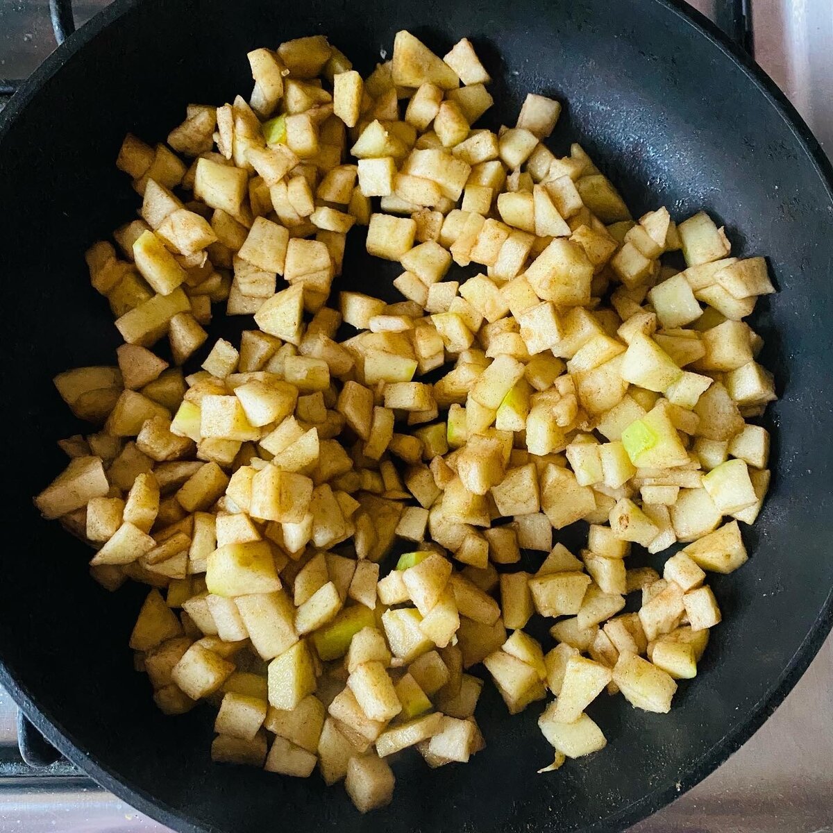 Штрудель с яблоками из лаваша на сковороде рецепт с фото пошагово