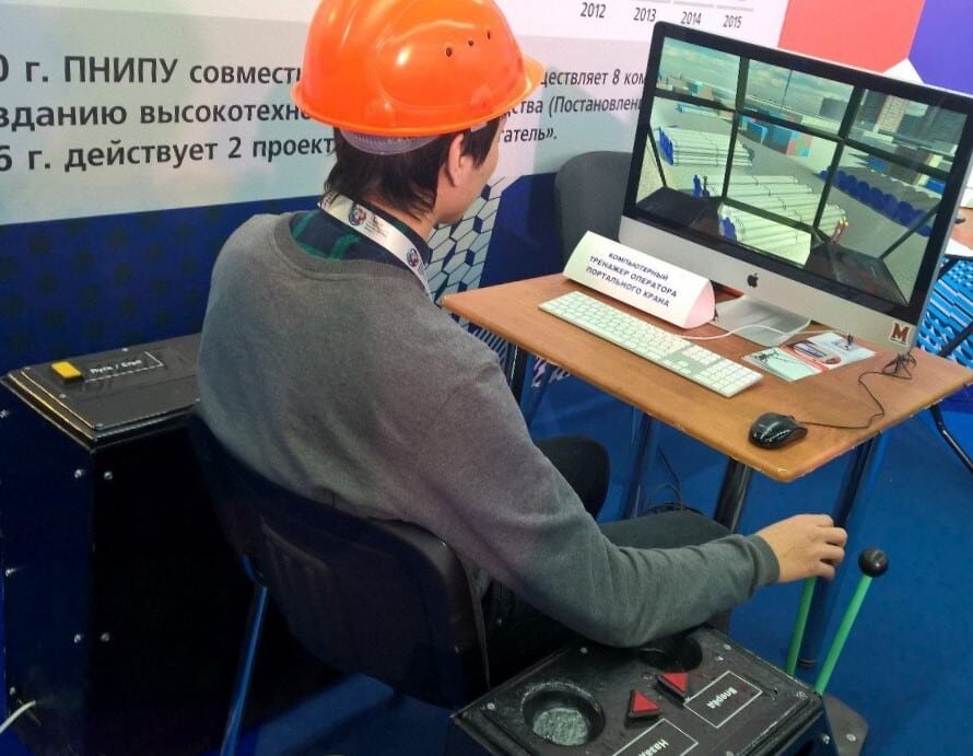    Общий вид тренажера оператора портального крана / ©Пресс-служба ПНИПУ