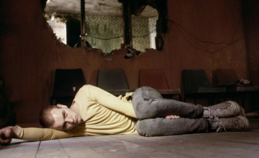 Кадр из фильма - "На игле"