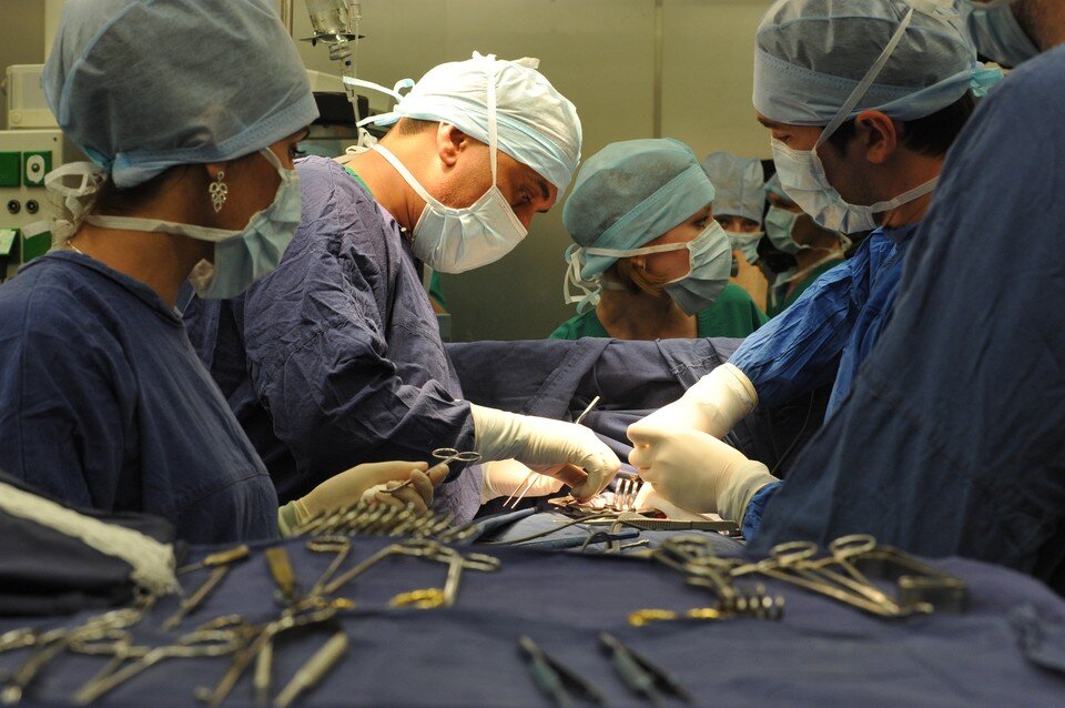     Вместе с новообразованием пациентке пришлось вырезать все половые органы. Анатолий ЖДАНОВ