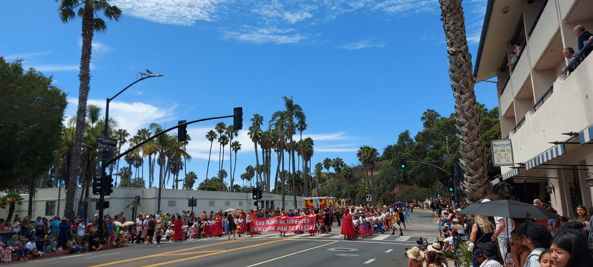 Начало шествия. Санта-Барбара. Фото из личного архива автора.