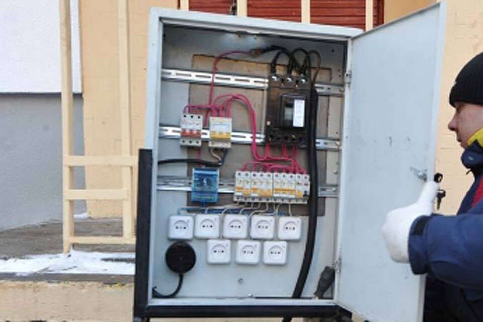     Электричества не будет почти весь день. Анатолий ЖДАНОВ