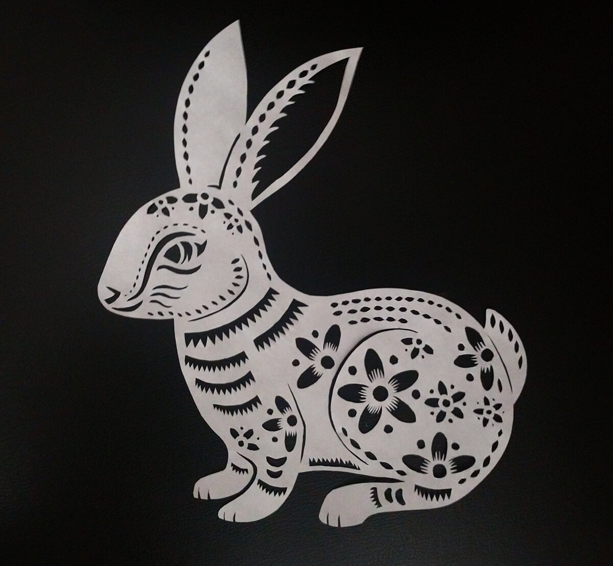 Вырезанный мною трафарет. 