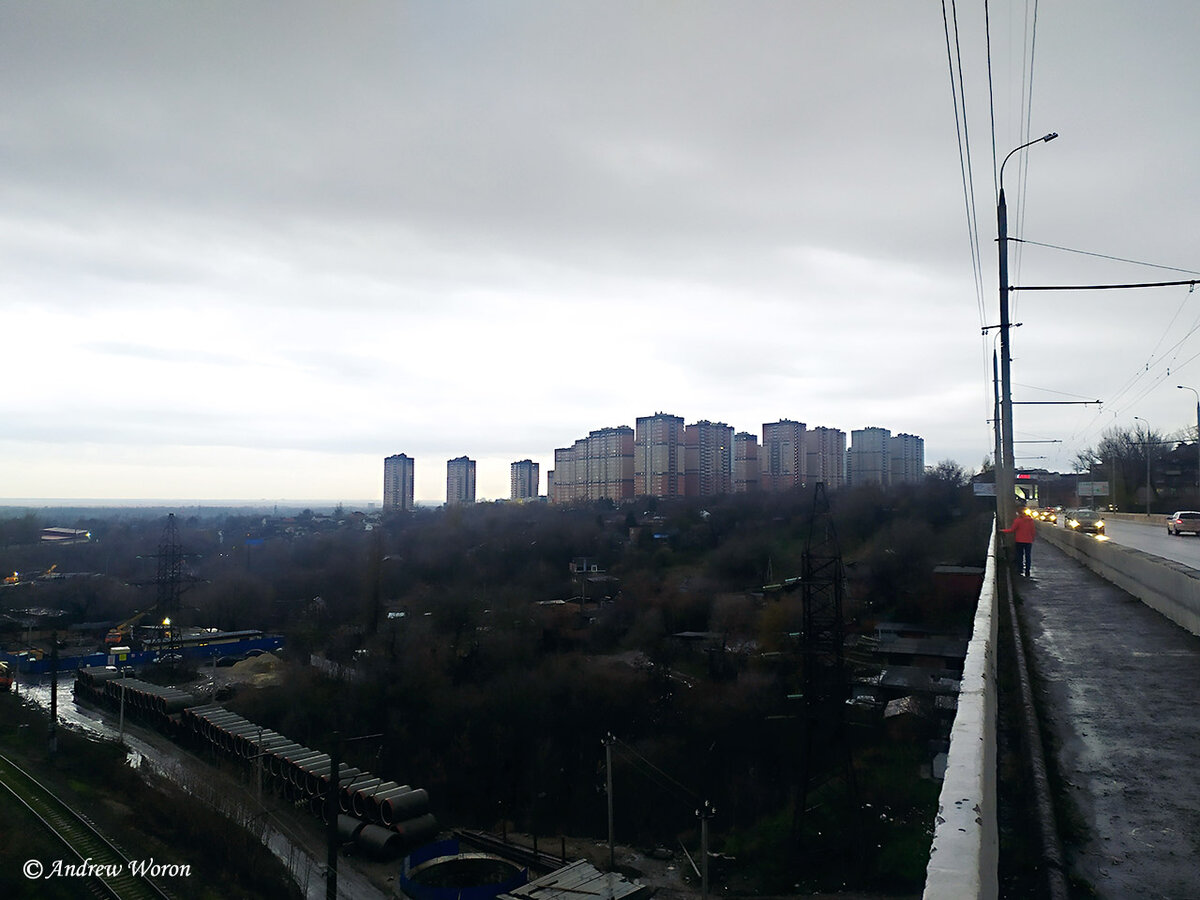 Вид на ЖК с Александровского моста