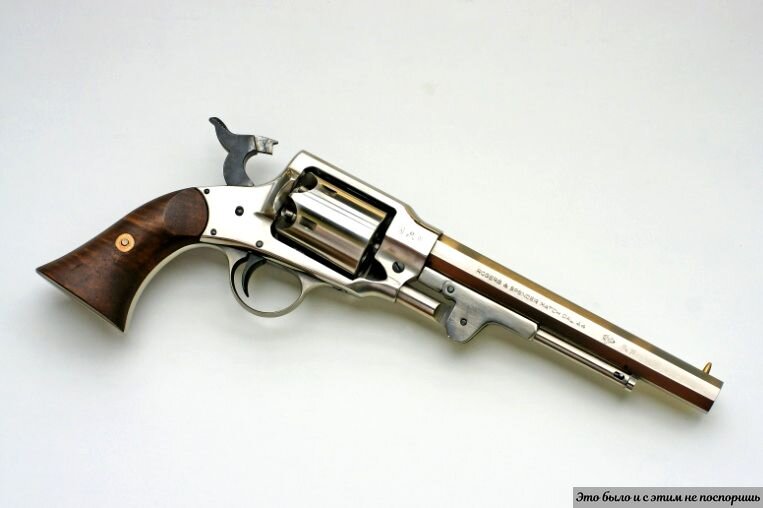 Револьвер с латинского «револьвере»: «переворачиваться». В нем барабан. https://clck.ru/32bXg9  