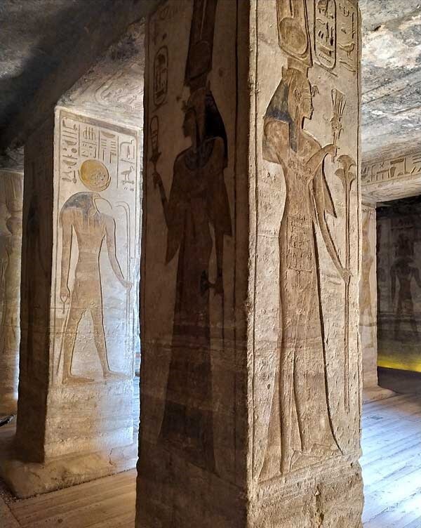 Колонна с изображением Хатхор. Храм Нефертари в Абу - Симбел, 13  в. до н. Южный Египет.