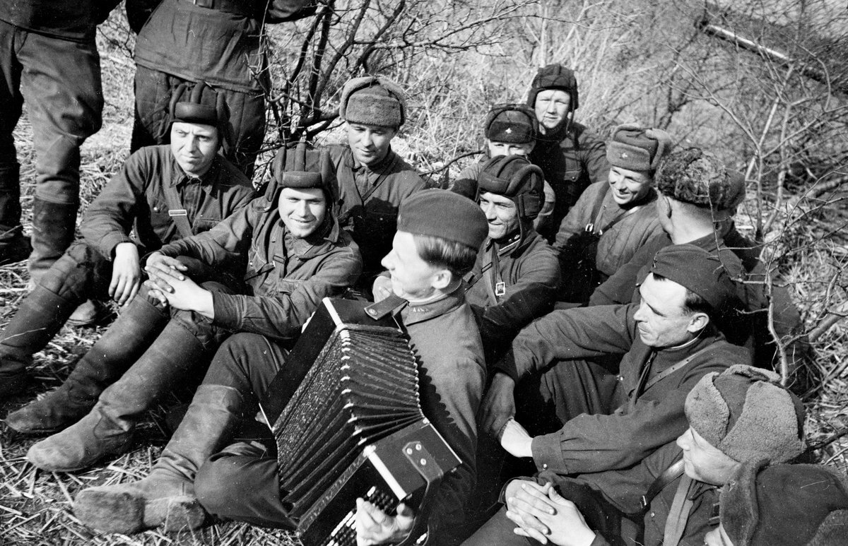 Победа в Великой Отечественной войне была добыта ценой жизни многих тысяч людей, судьбы которых так и остались неизвестными. Но герои не должны быть забыты. 