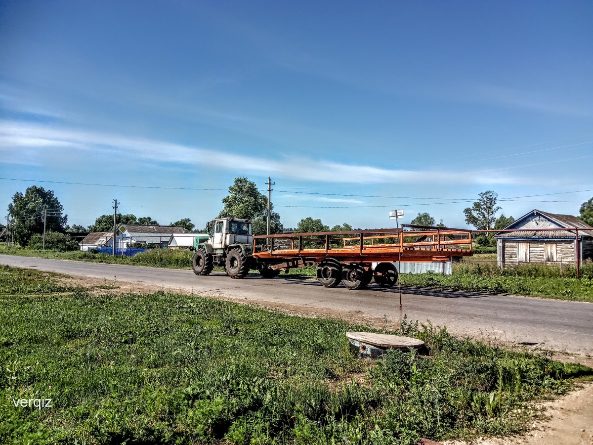  Для многих не секрет, что летом в сельской местности у работников сельхоз предприятий ( по старому колхозов и совхозов) практически не бывает выходных.

Лето, самая жаркая пора, после посевной.)

Подготовка к уборочной, заготовка корма для животных.

И у самих сельских жителей кроме основной работы, работа по хозяйству в огороде, сенокос, заготовка дров, сбор ягод, грибов, летом её в разы больше чем поздней осенью, ранней весной или зимой!)

Желаю сельским труженикам трудовых успехов, здоровья!

Спасибо Вам, За Ваш тяжёлый труд!!!

Я хочу Вам сказать!
-Работайте Братья!
