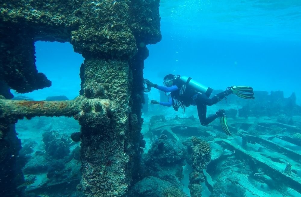 Люди на дне моря