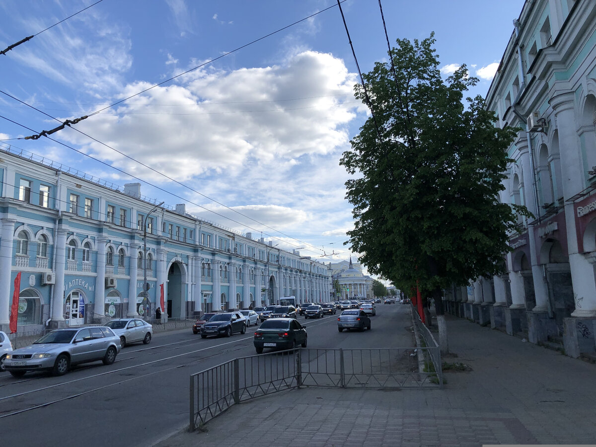 Гостиный двор (торговые ряды) – торговый центр Орла середины XIX века. Здесь располагались лучшие магазины города.