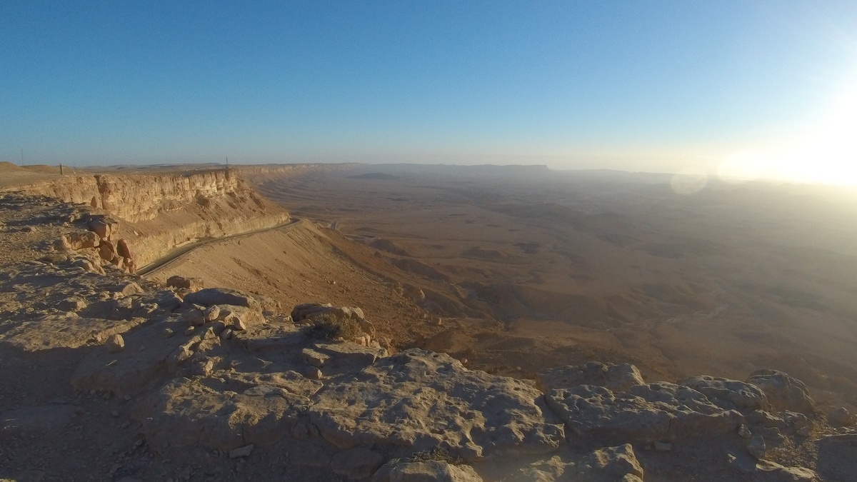 На рассвете. На краю кратера Мицпе-Рамон