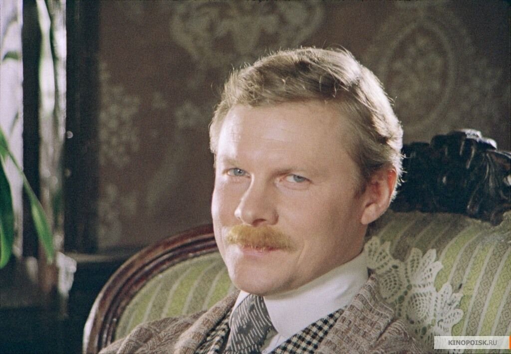 Виталий Соломин в роли доктора Ватсона