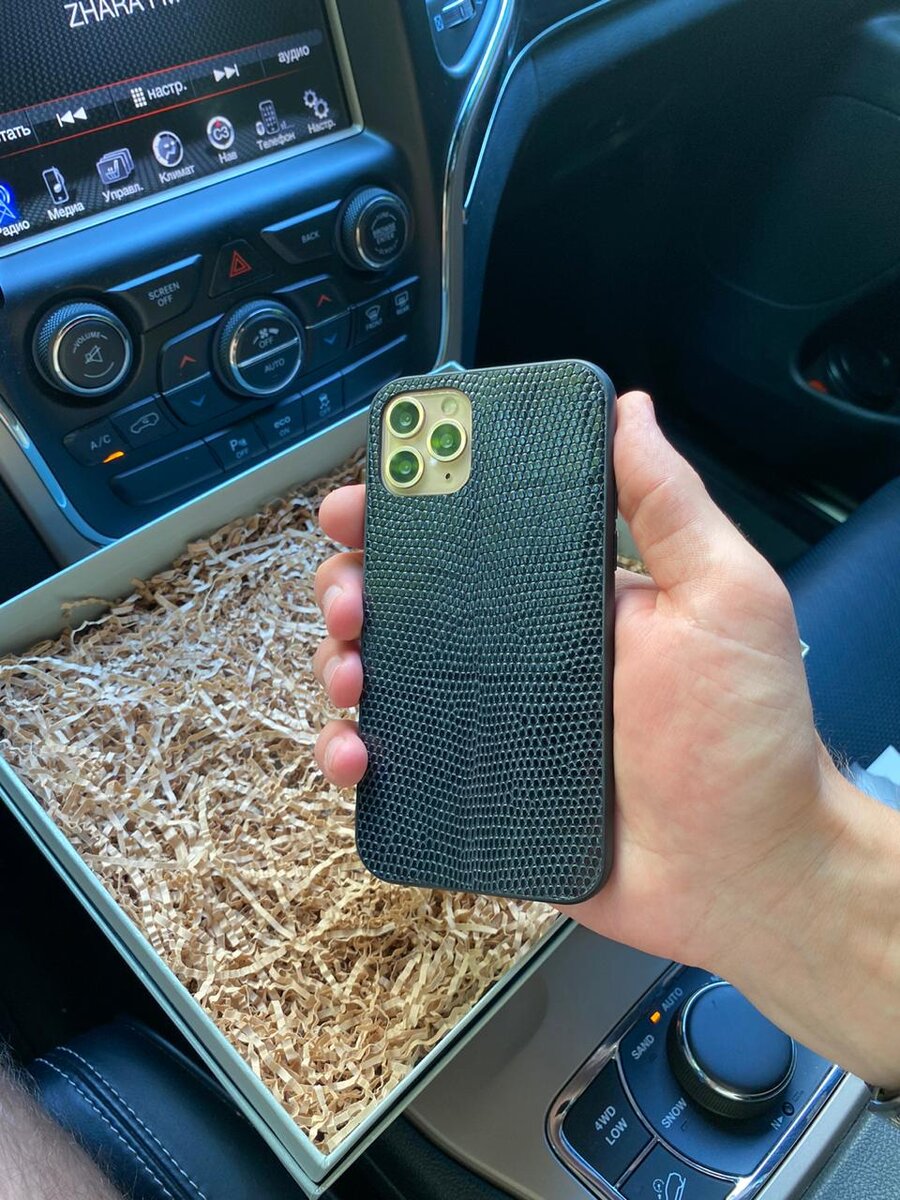 Чёрный чехол из итальянской кожи с выделкой под игуана для iPhone 11 Pro