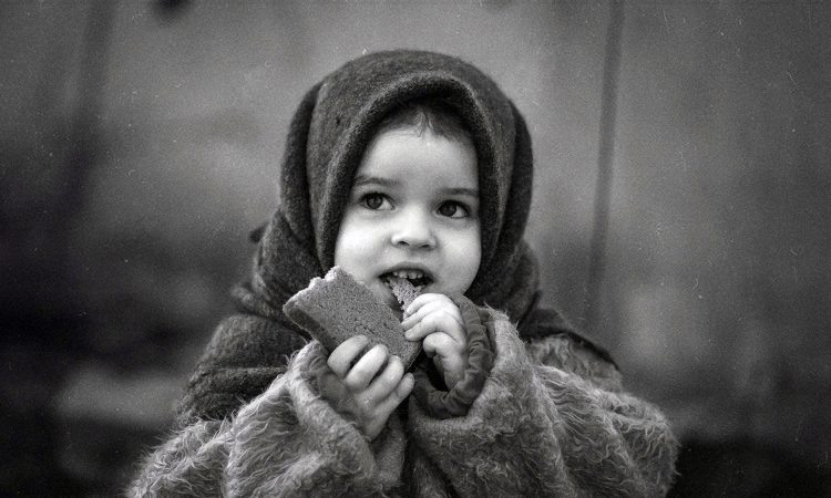 Вера - главный помощник детей.