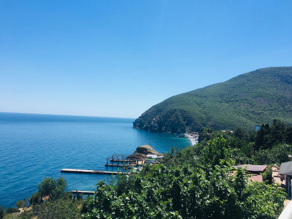 Вид из нашего отеля 