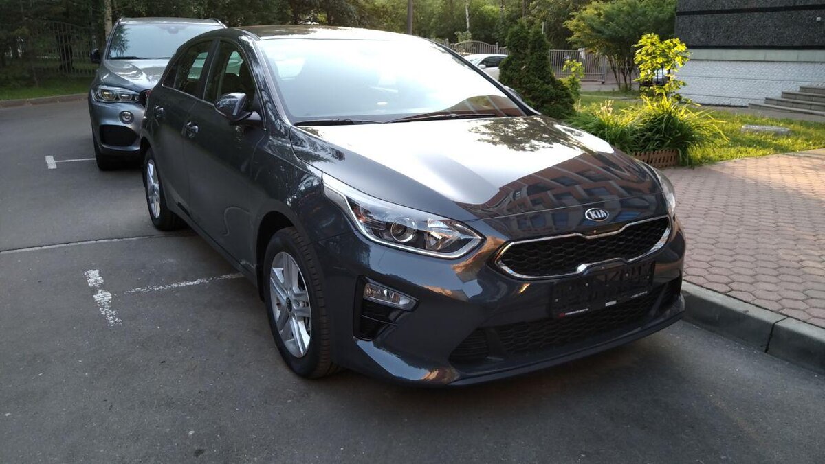 Kia Ceed 2019 1.4 140 сил 7DCT, вид спереди+правая сторона