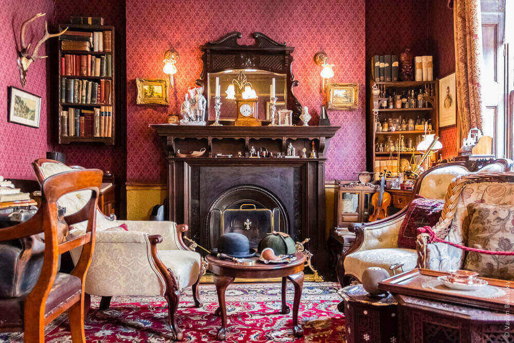 Посидеть в знаменитом кресле у камина и погрузиться в удивительную атмосферу викторианской «старушки» Англии...Что может быть лучше?! 