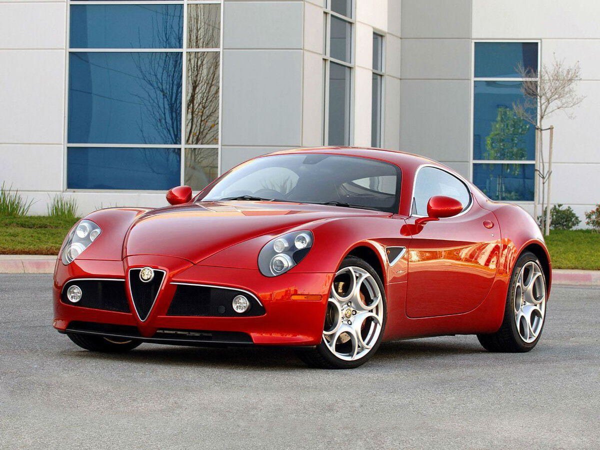 Alfa Romeo 8c белая