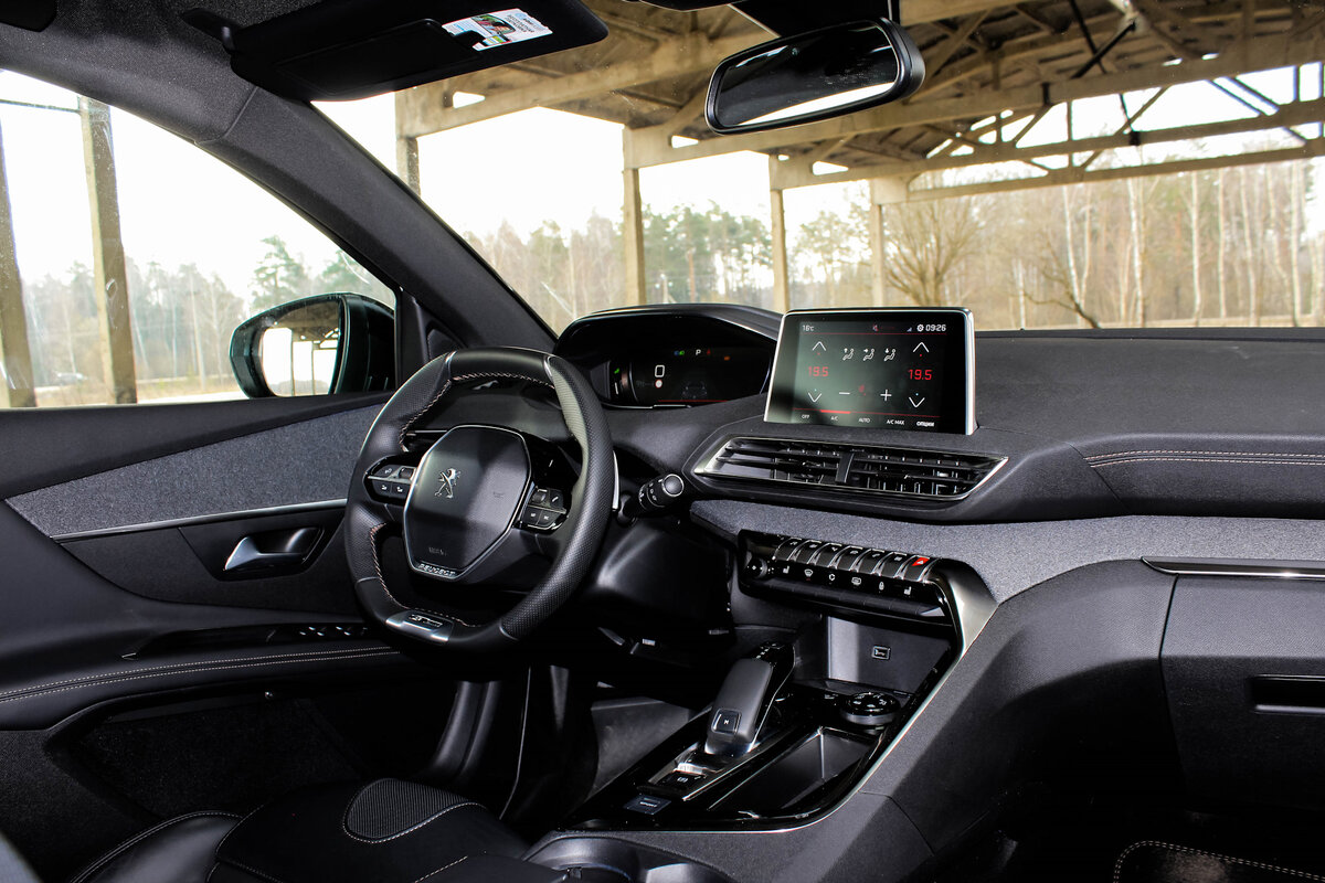 Интерьер Peugeot 3008