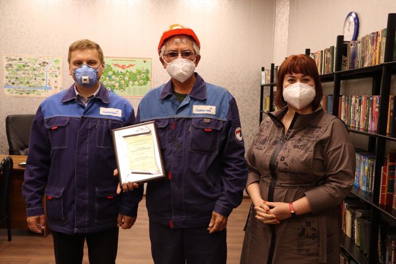Диплом конкурса отраслевых поэтов вручили профсоюзные лидеры "Северстали"