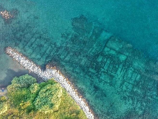 Фотография с самолета. Именно это и увидел легендарный ныряльщик