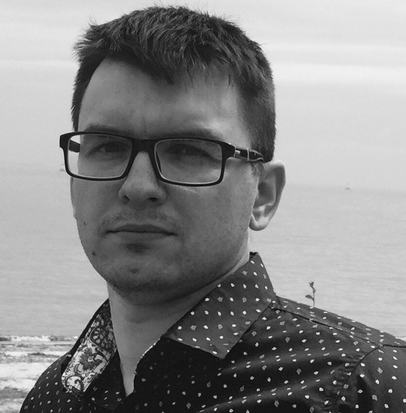 Проживает в г. Таганрог Ростовской области. Пишет с 2016 года в жанрах фэнтези и научной фантастики. Первый рассказ опубликован в 2018 году. Активный участник сетевых литературных конкурсов. Финалист конкурсов «Пролёт фантазии» и «Новая фантастика»