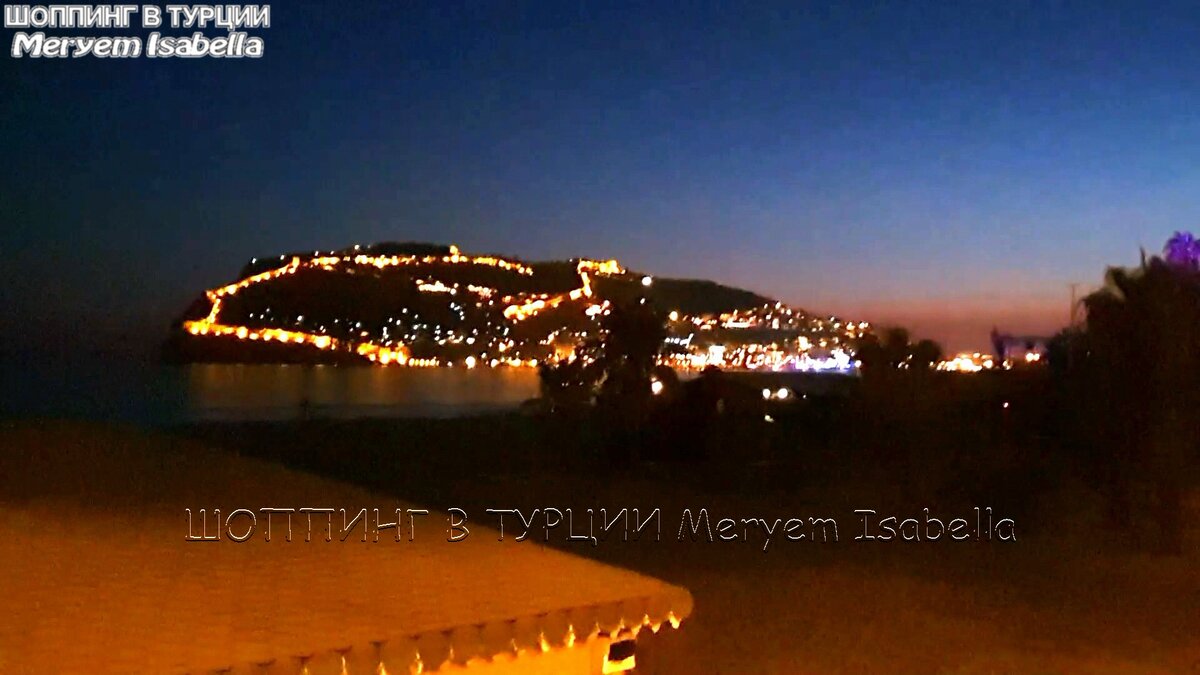 Фототехника у меня не для ночной съёмки. Поверьте, впечатляюще, масштабно, красиво, уютно. Спасибо дизайнерам за жёлтую подсветку! 