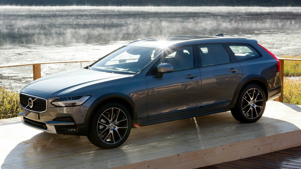 Volvo V90 Cross Country 2017 года