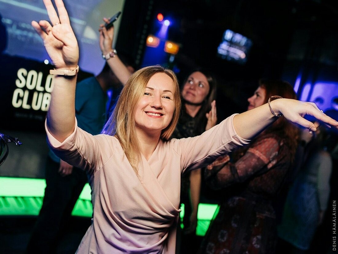 Не всегда, конечно, и тихой жизнью, а в ритме бешенного танца. Фотограф Денис Хамалайнен.