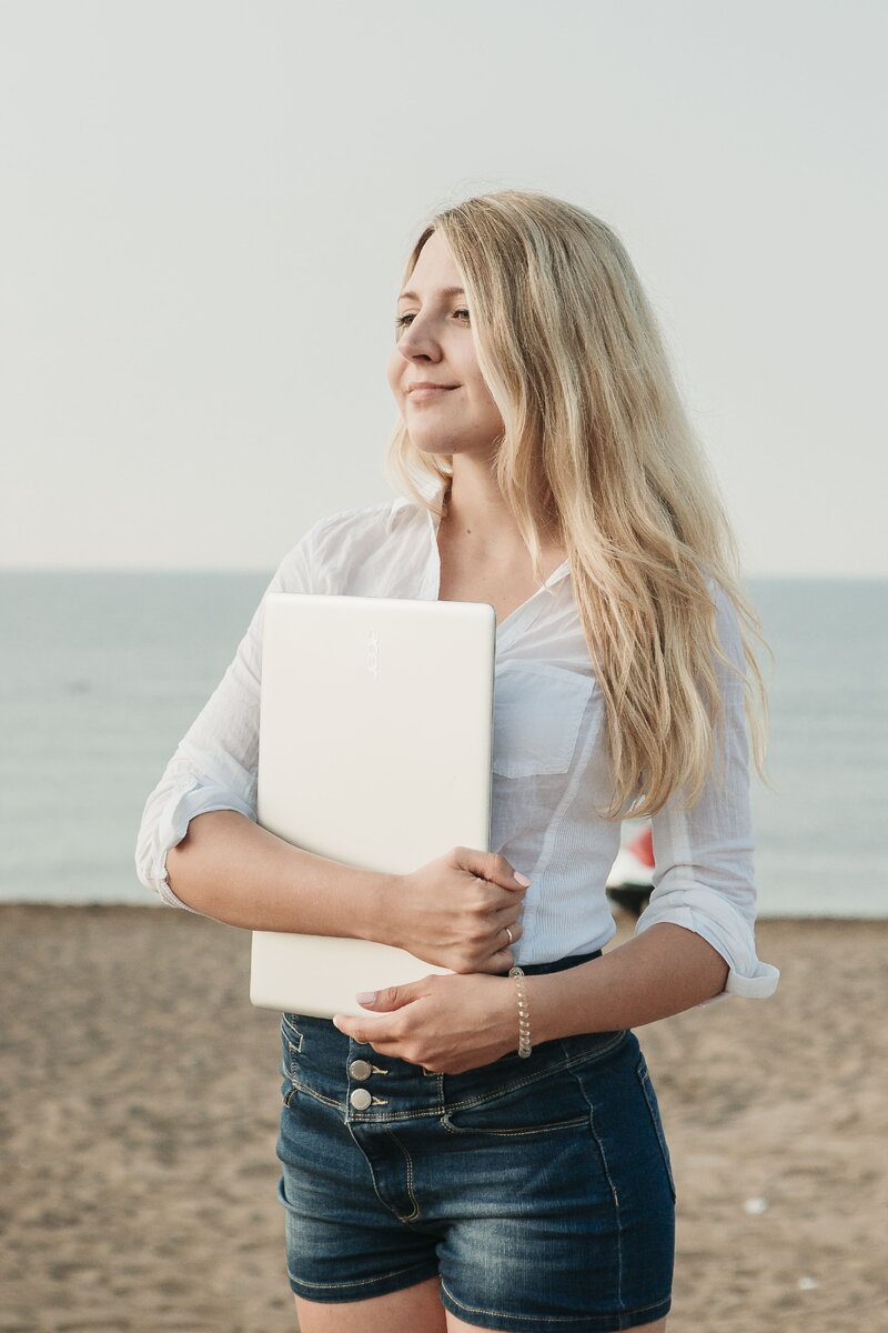 «Заказчики никак не находятся». «Не понимаю, как искать клиентов». «За клиентами — это мне на биржу?»
