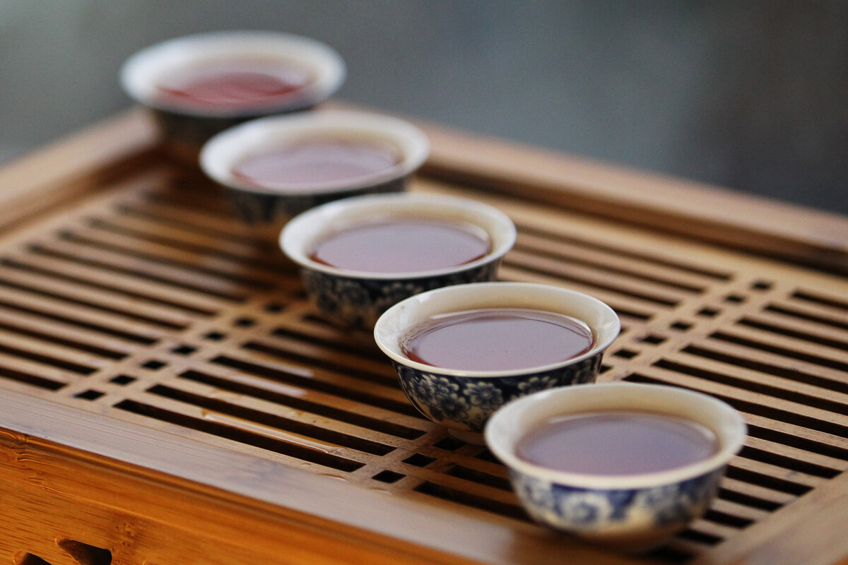 Тут мы заварили темный улун Да Хун Пао