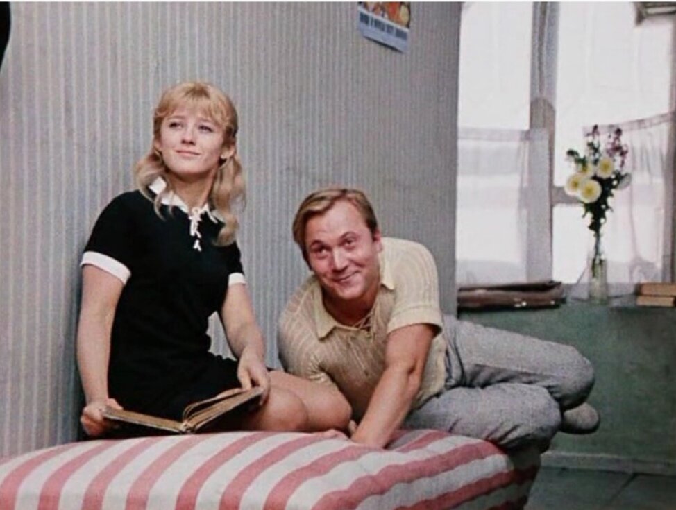 Лиза Калачева в исполнении Натальи Варлей. Кадр из фильма "12 стульев" Гайдая. Источник фото - kino-teatr.ru 