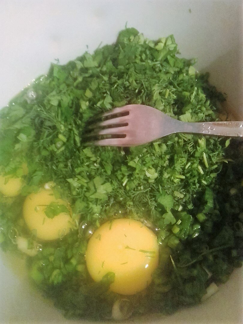 Взбивать лучше вилкой. Удобно.