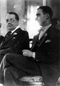 Вот так Сергей Дягилев выглядел незадолго до смерти. Здесь он - с театралом и писателем Борисом Кохно / 1001.ru