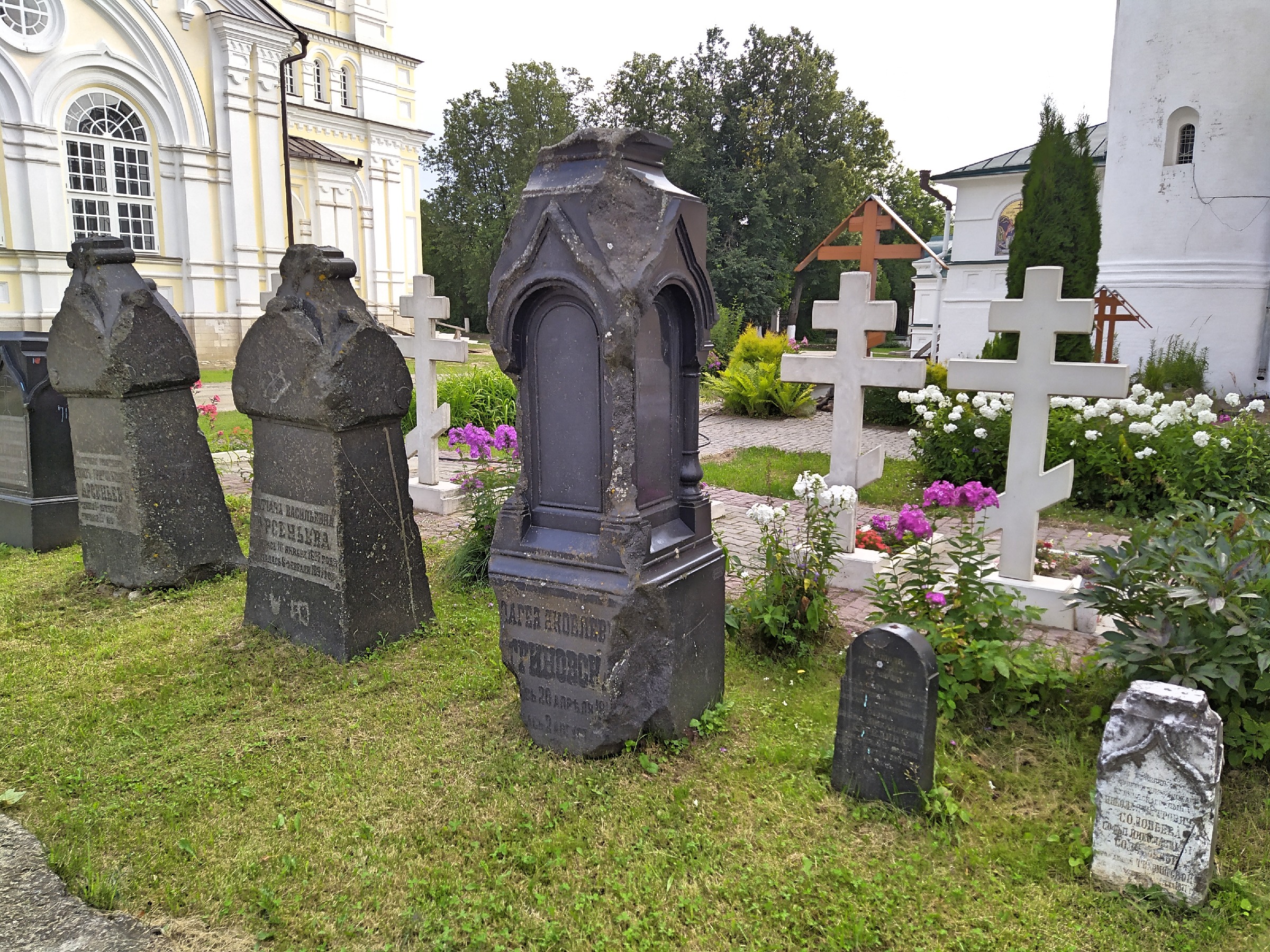 Некрополь монастыря. Гуменский некрополь. Нижегородский некрополь князей. Некрополь Спасского монастыря. Полтево некрополь.